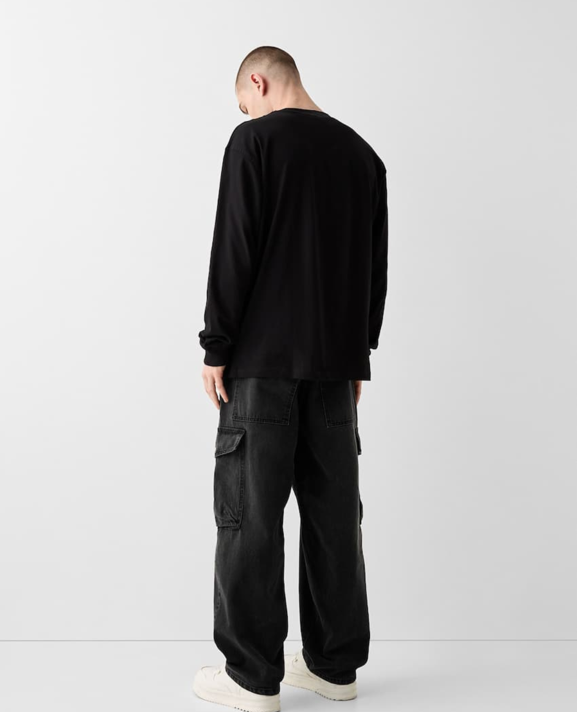 PANTALÓN BERSHKA DE JEANS BAGGY CARGO