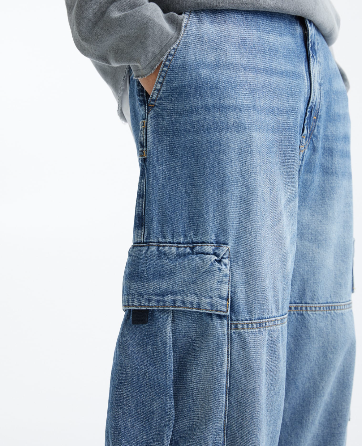 PANTALÓN DE JEANS CARGO BAGGY PULL&BEAR