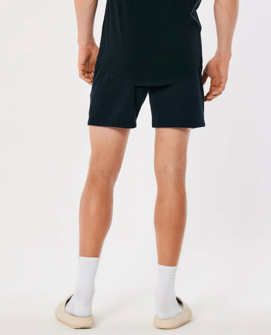 SHORT CON ETIQUETA 7’ HOLLISTER CO