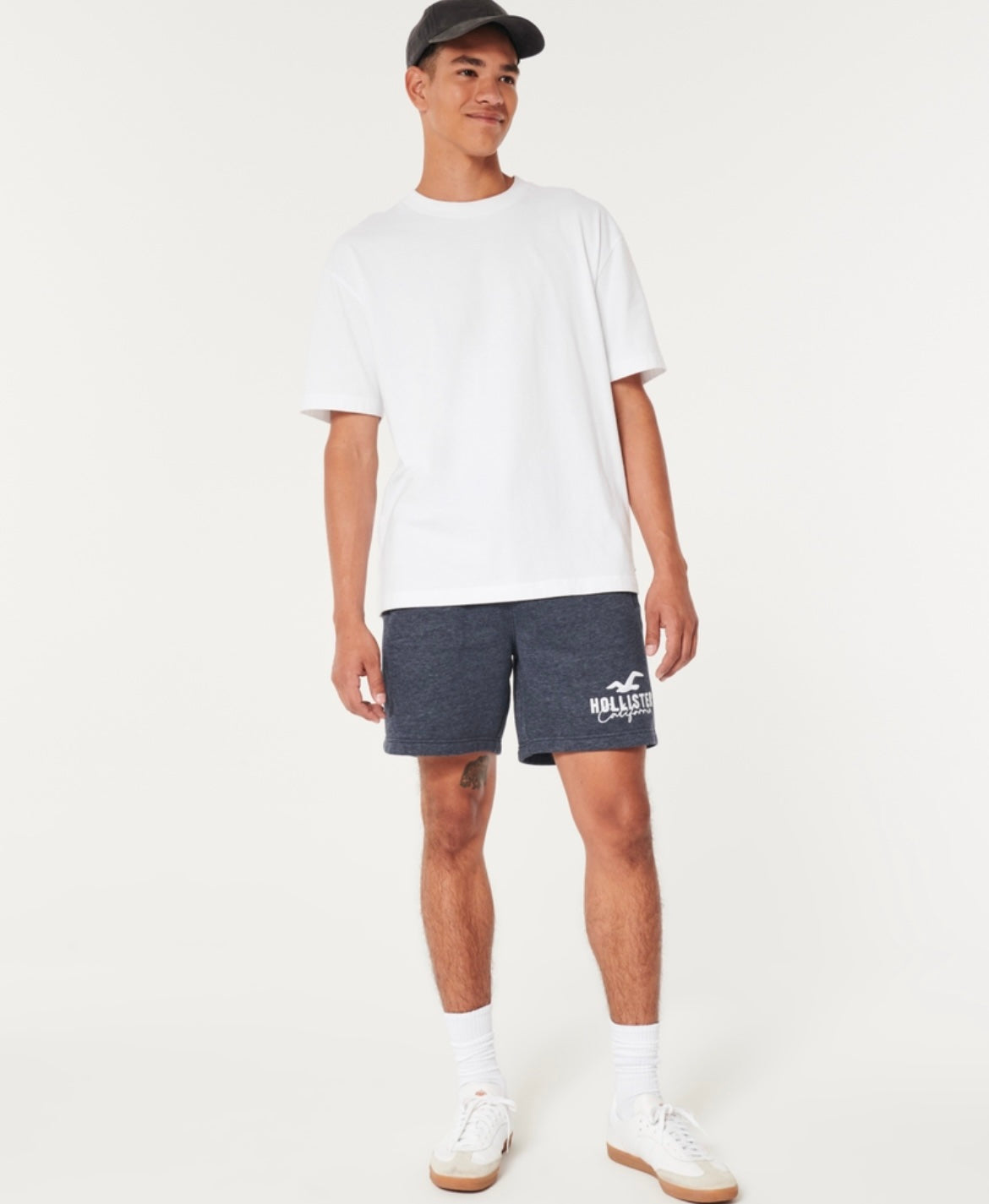 SHORT CON LOGO BORDADO 7’ HOLLISTER CO