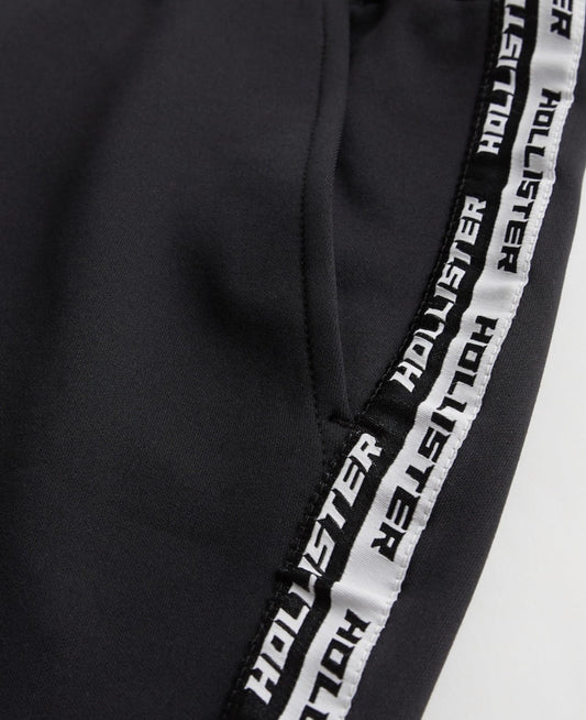 SHORT CON LOGOTIPO 7’ HOLLISTER CO