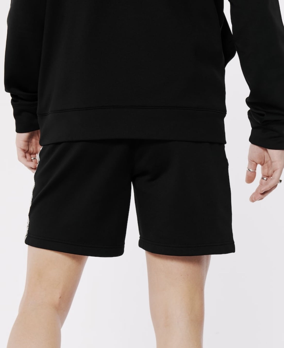 SHORT CON LOGOTIPO 7’ HOLLISTER CO