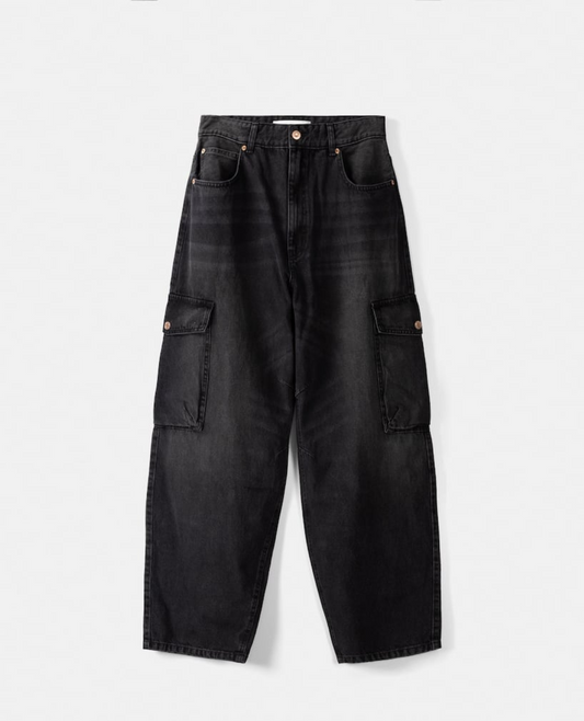 PANTALÓN BERSHKA DE JEANS BAGGY CARGO
