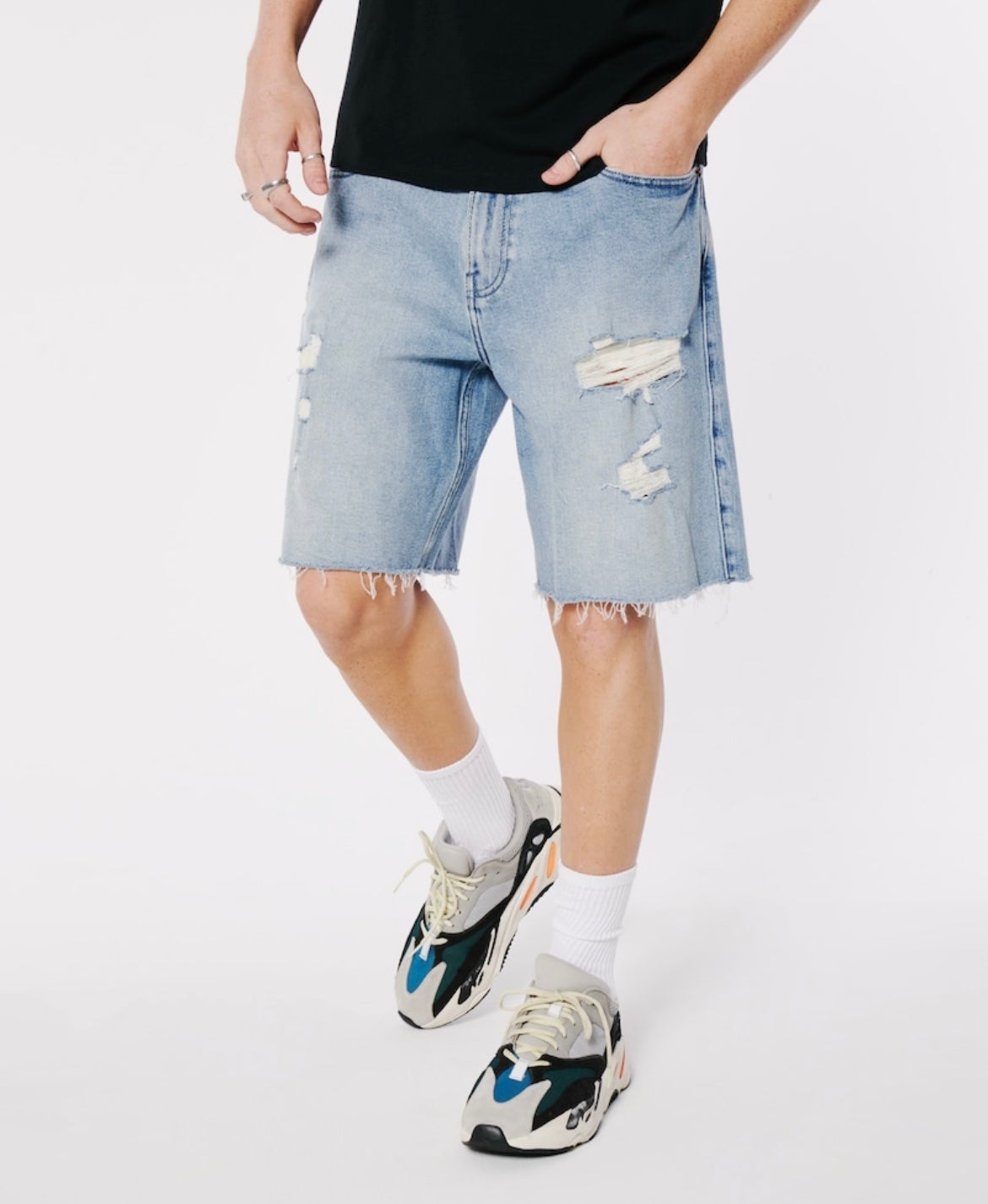 SHORT DE JEANS CON ROTURAS HOLLISTER CO
