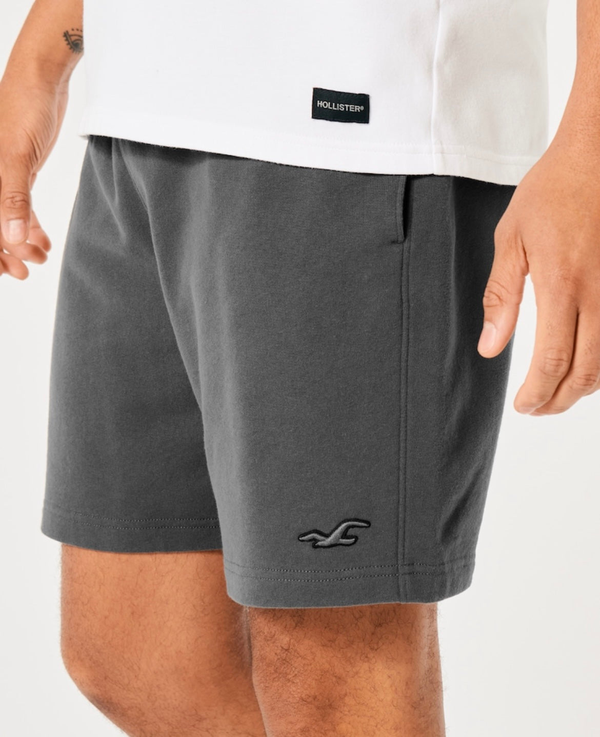 SHORT CON LOGOTIPO BORDADO 7’ HOLLISTER CO
