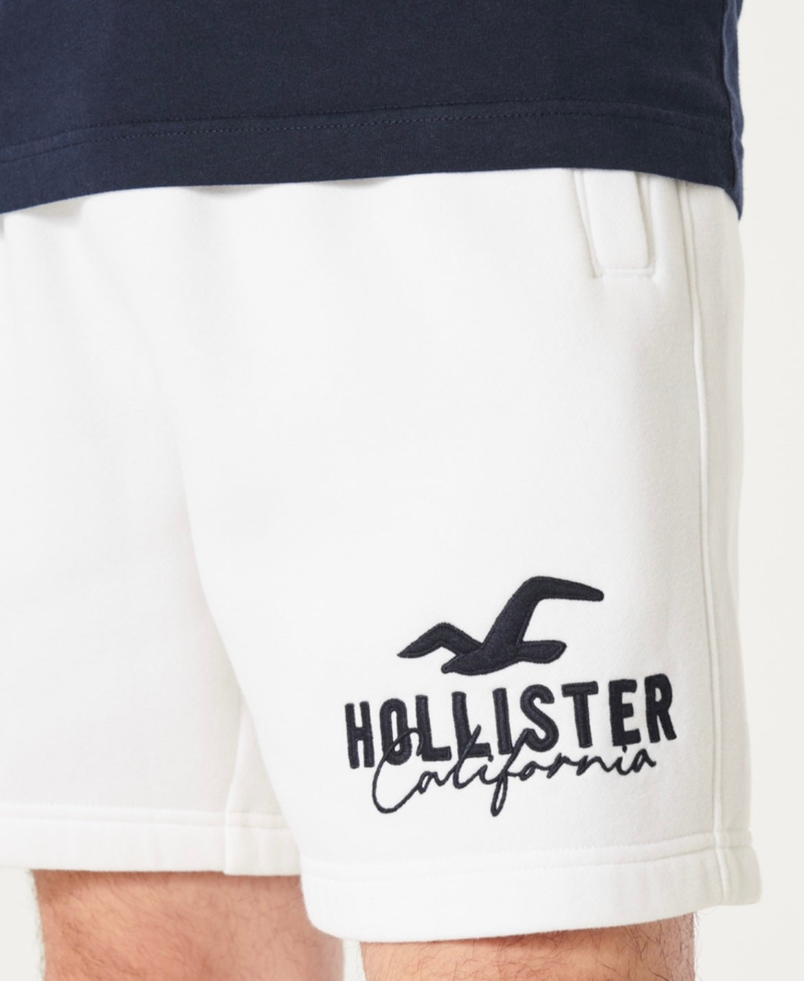 SHORT CON LOGOTIPO BORDADO 7’ HOLLISTER CO