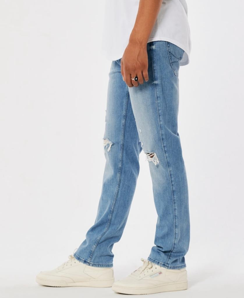 PANTALÓN DE JEANS CON ROTURAS HOLLISTER CO